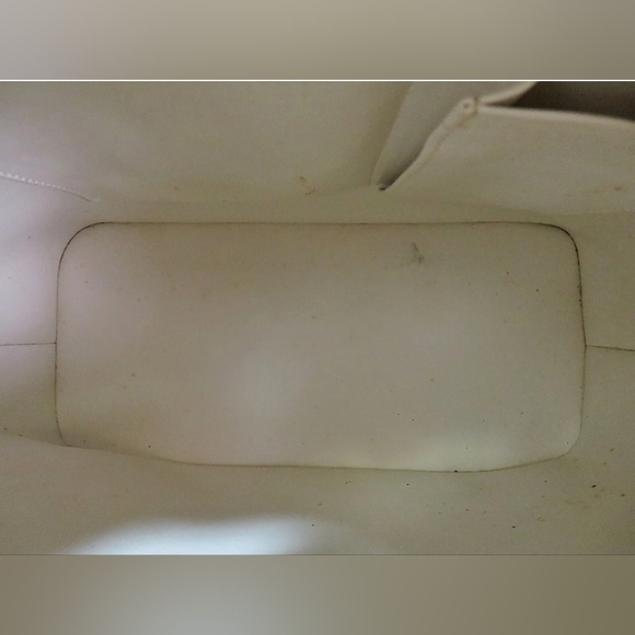 AUTHENTIC Louis Vuitton Vernis - Picture 9 of 15